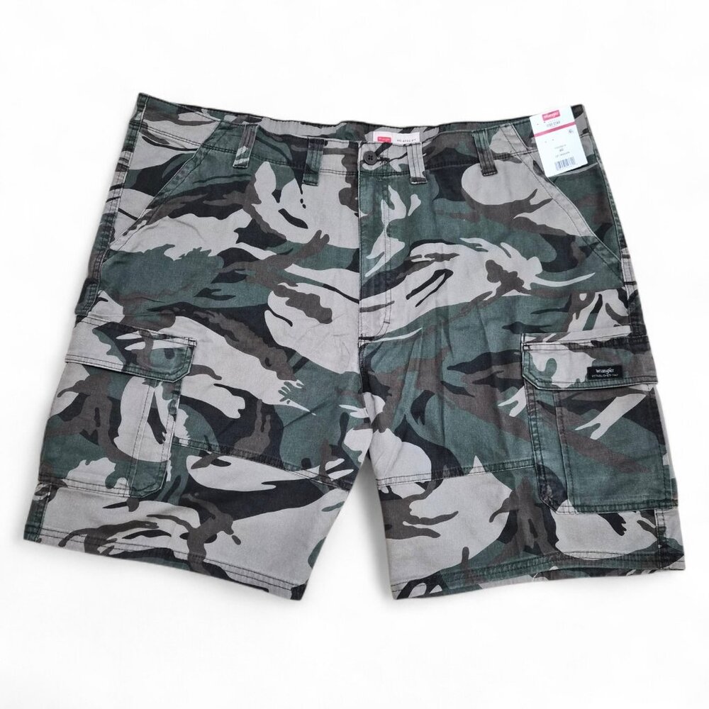 NWT Wrangler Men’s Size 46 Cargo Shorts Stretch Relaxed Fit Pockets Camo